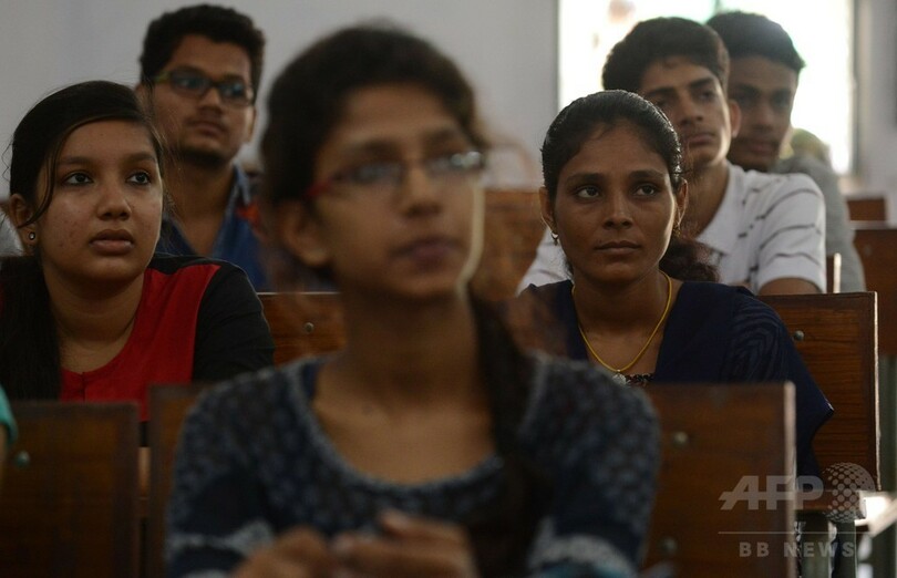 生後11か月で結婚、伝統の児童婚に立ち向かう女性たち インド