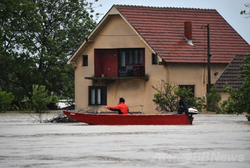 セルビアで洪水、3人死亡「史上最悪の自然災害」