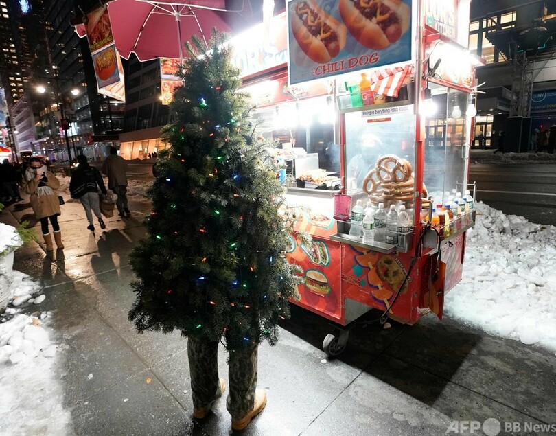 感染予防にも効果？ NY名物「Mr.クリスマスツリー」、今年も登場