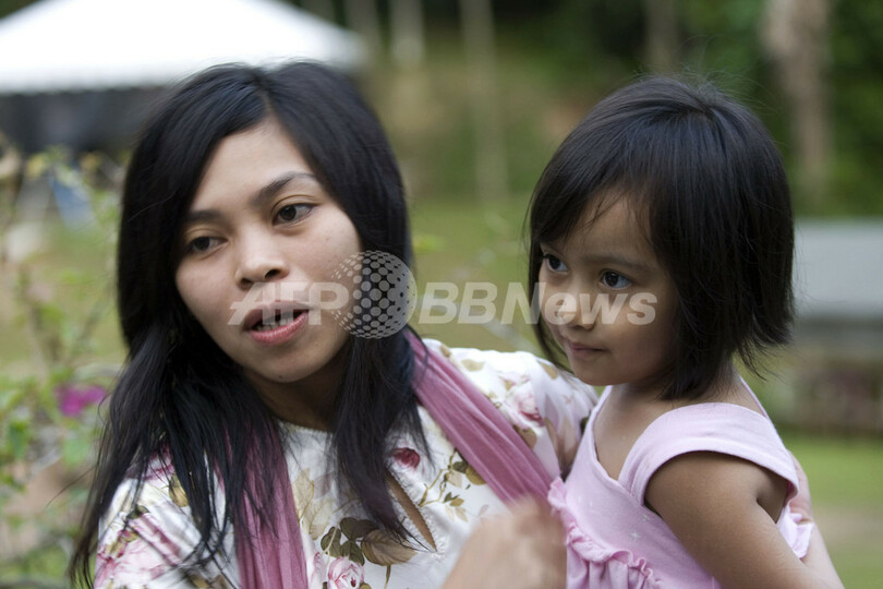 マレーシア政府、飲酒モデルのむち打ち刑見直しへ