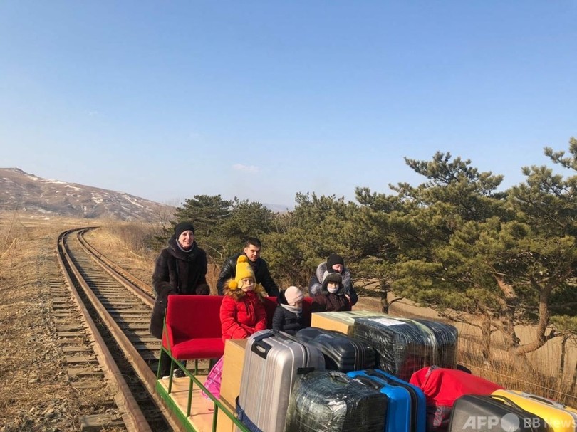 手押しトロッコで北朝鮮から帰国、ロシア外交官一家 コロナ国境封鎖で