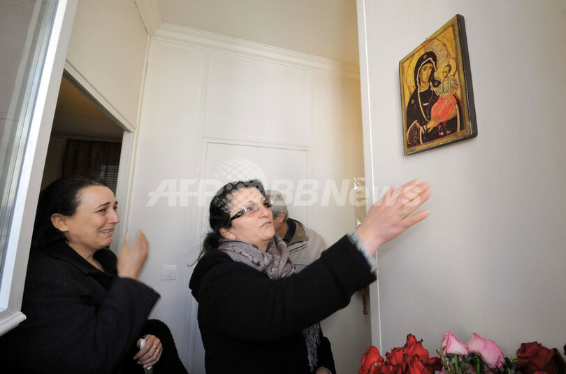 イコンの聖母マリアから「涙」、パリ郊外の民家に信者殺到