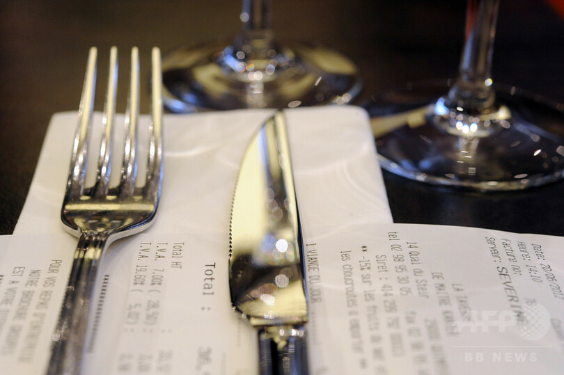 「仏人にテーブルマナー教えた」 ポーランド副国防相の発言が物議