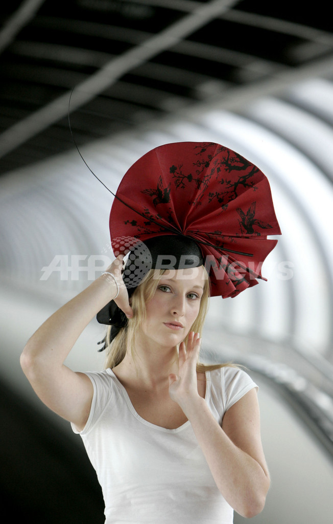 ＜IGEDO国際ファッションフェア＞アートな帽子ショー