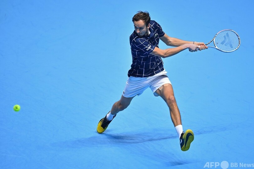 メドベージェフ、ナダル破って初V阻止 ATPファイナルズ決勝進出