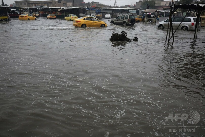 イラク首都、豪雨で市街冠水