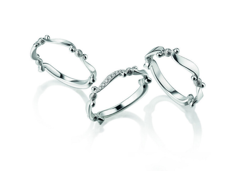 薬指に寄り添う優美なライン、「グッチ」日本限定ブライダルリング