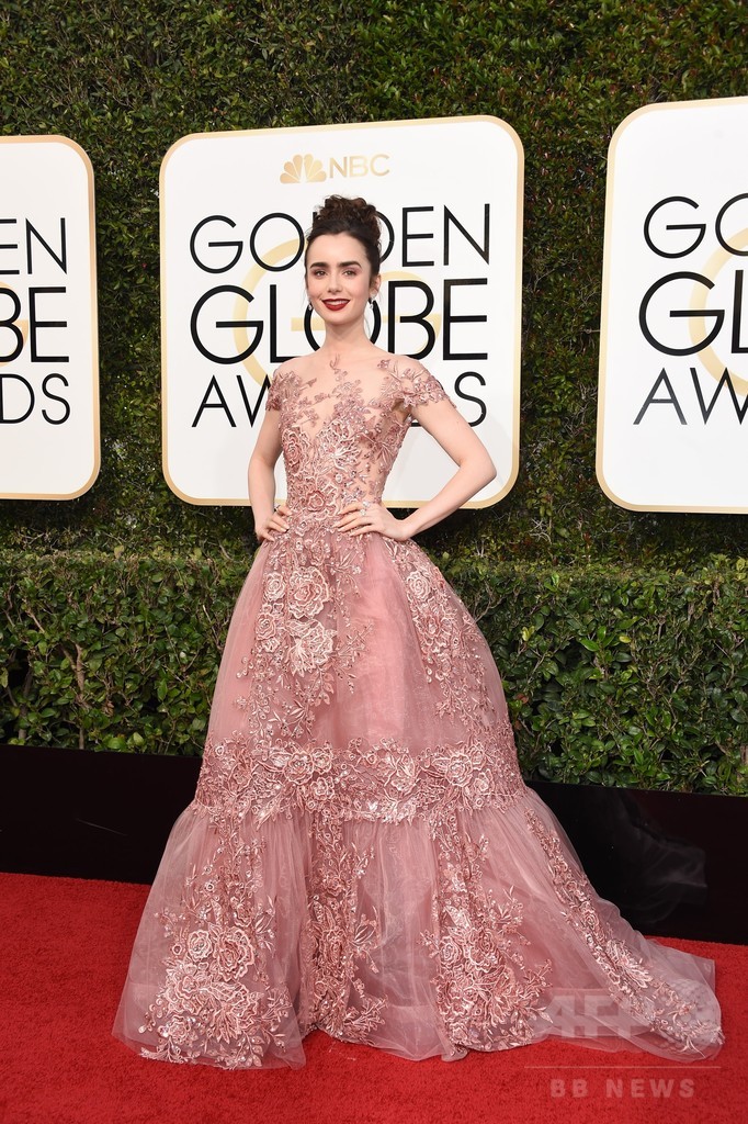 リリー・コリンズ、第74回ゴールデン・グローブ賞で着用したドレスとは？