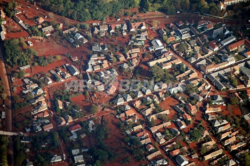 ハンガリー廃液貯水池の決壊、死者7人に