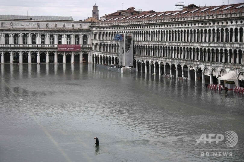水の都ベネチアの記録的高潮、原因は気候変動と汚職