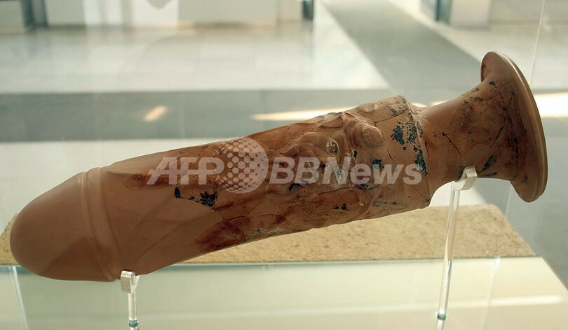 紀元前2世紀のギリシアの男根型の器