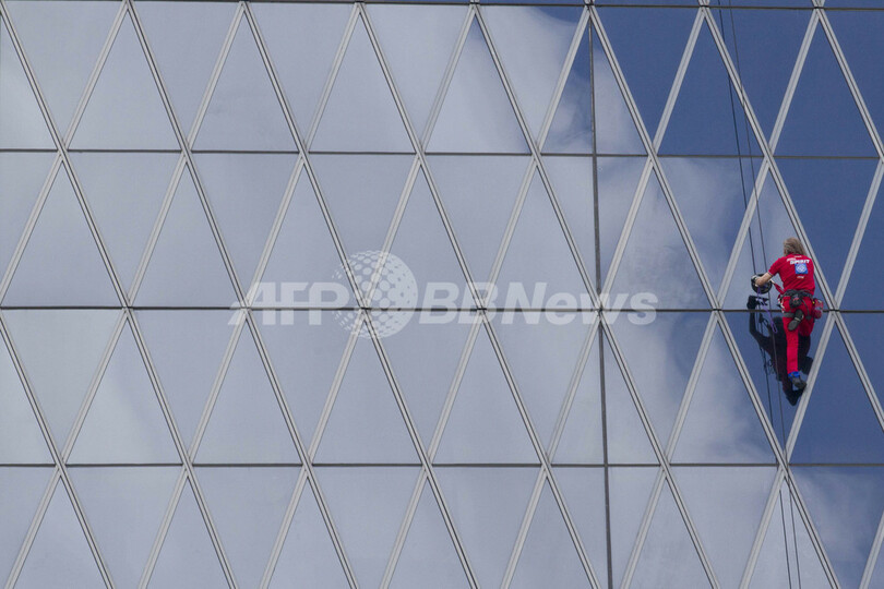 フランスの「スパイダーマン」、ジャカルタに出現