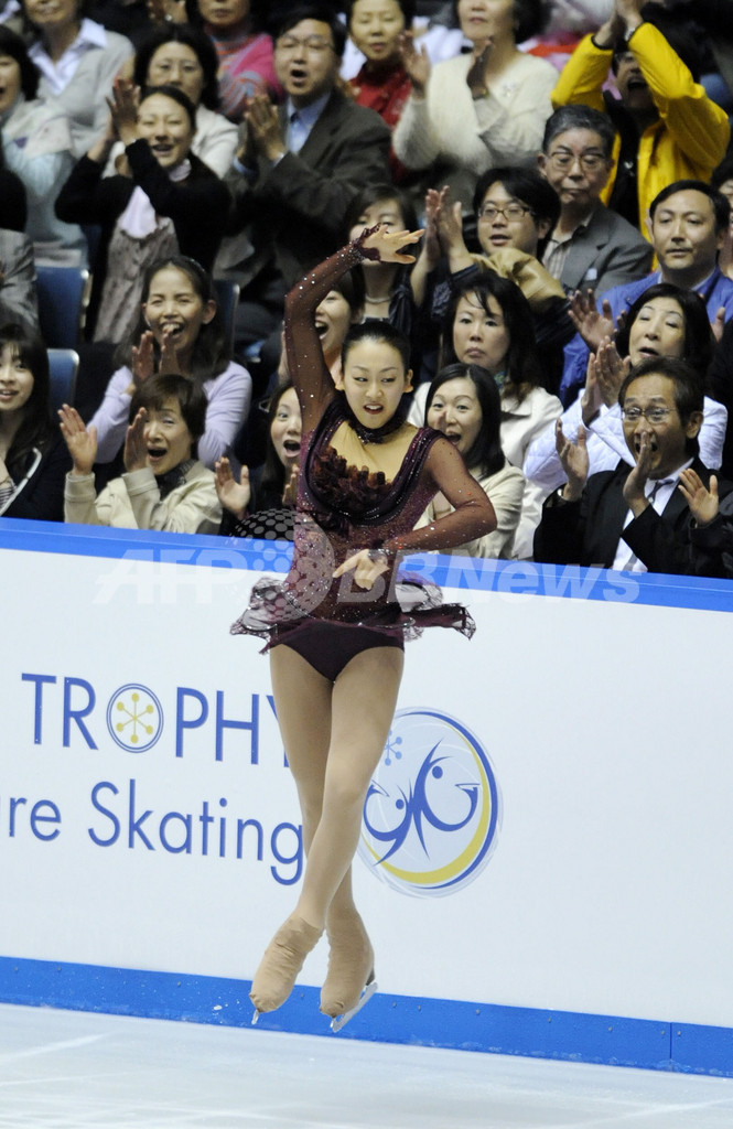 浅田が女子シングルで1位も日本は3位に、フィギュア国別対抗