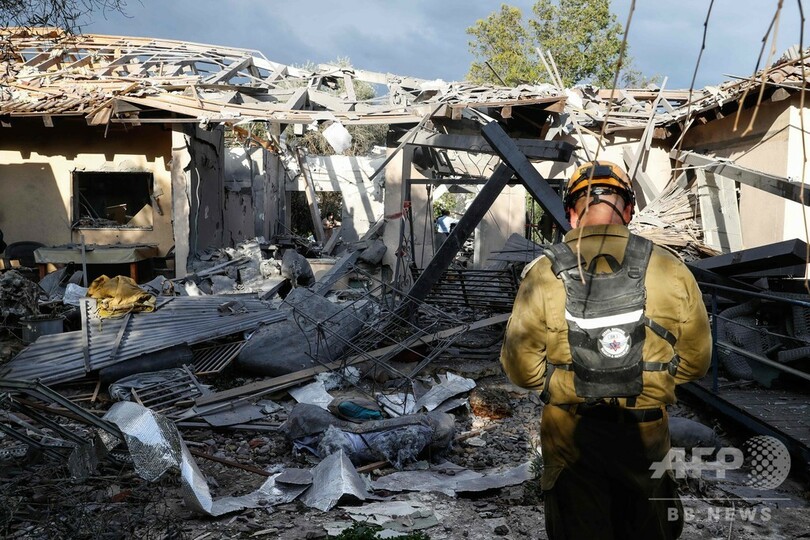 イスラエルの住宅にロケット弾着弾、7人負傷 訪米中の首相は帰国へ