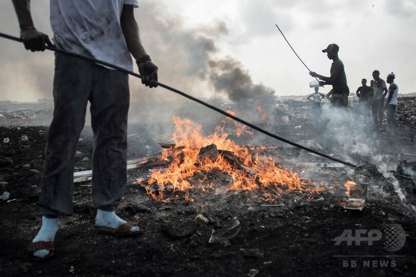 電子廃棄物を高級家具に、暗黒郷の労働者救う取り組み ガーナ