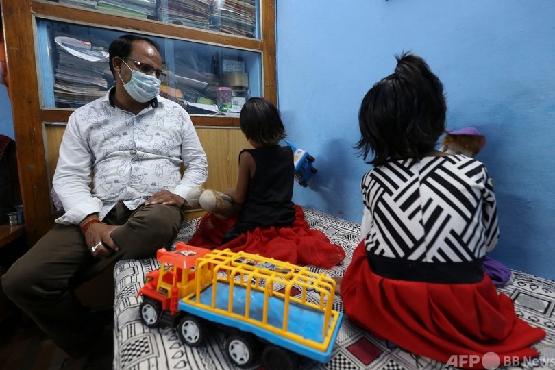 コロナ禍で孤児急増、偽装縁組と人身売買の闇 インド