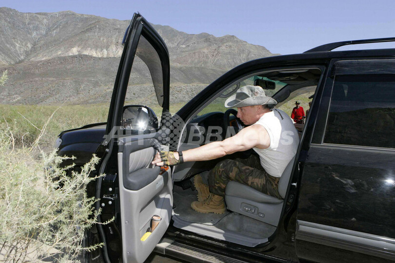 プーチン露大統領、くつろぎの中の勇姿