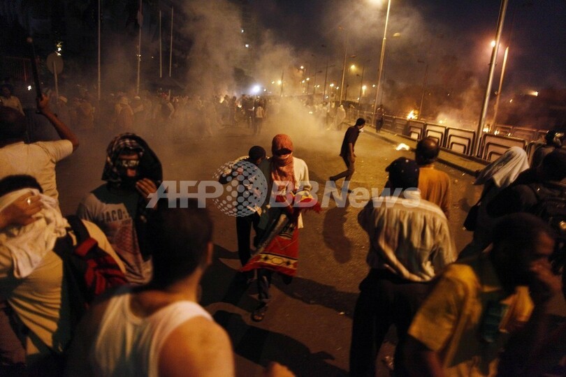 モルシ氏支持派に軍が発砲、35人死亡とムスリム同胞団 「蜂起」呼び掛け