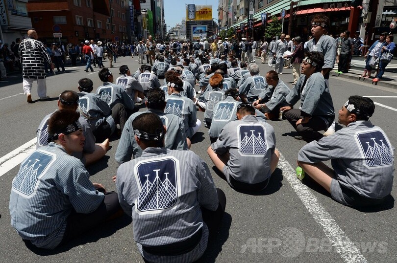 下町にあふれる人と熱気、浅草三社祭がクライマックス