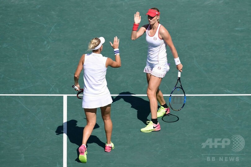 ロシアのマカロワ/ベスニナ組が金 20年ぶり出場のヒンギスは銀