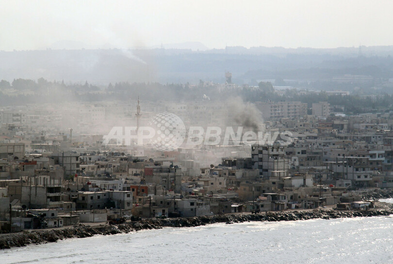 シリア軍が都市を艦砲射撃、市民26人死亡