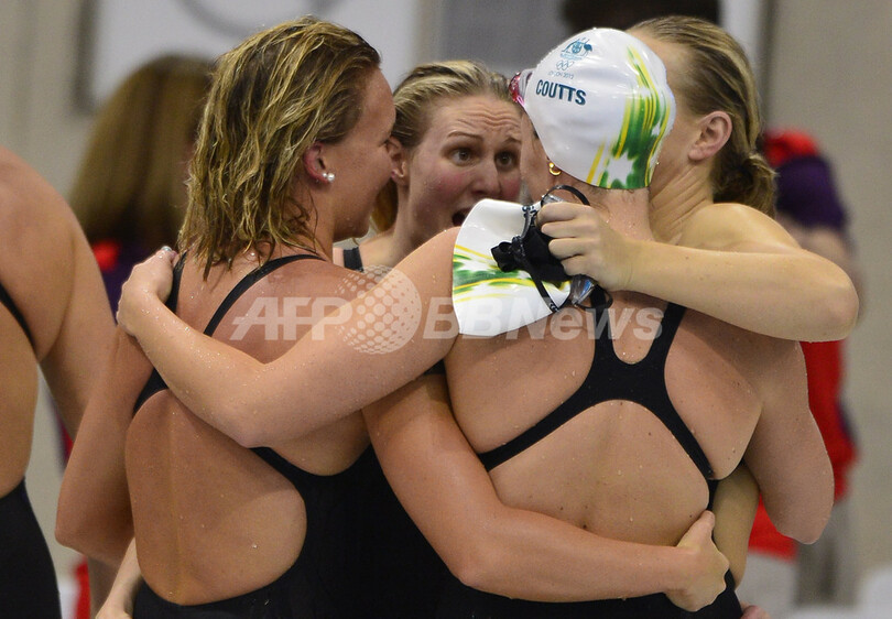 米国が女子4×200メートルリレーで金メダル