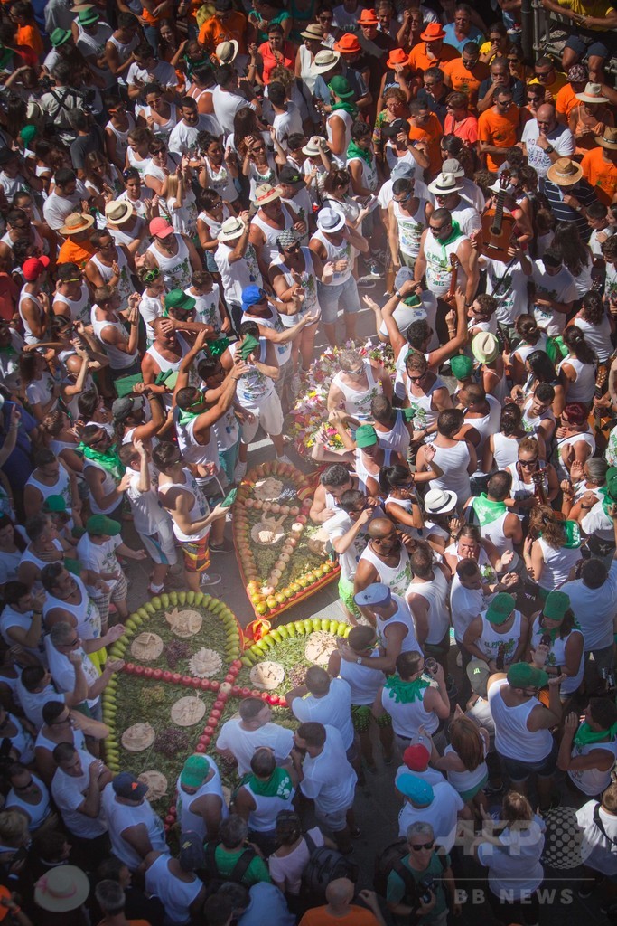 「テヒーナのハート」が練り歩く、守護聖人祝う祭り スペイン・カナリア諸島