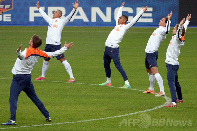 オランダがフランス戦へ向けて最終調整、サッカー親善試合