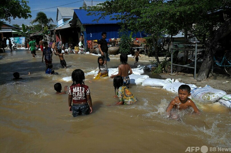 豪雨で洪水 カンボジア首都プノンペン