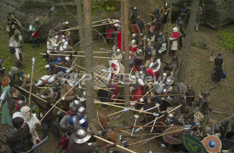 『ホビット』の戦闘を再現、ファン800人が参加 チェコ