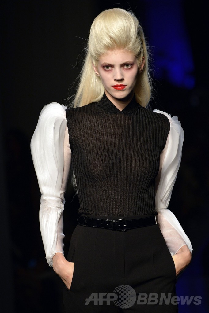 「ひげ面の女装歌手」も登場、J.P.ゴルチエ14/15年秋冬オートクチュール