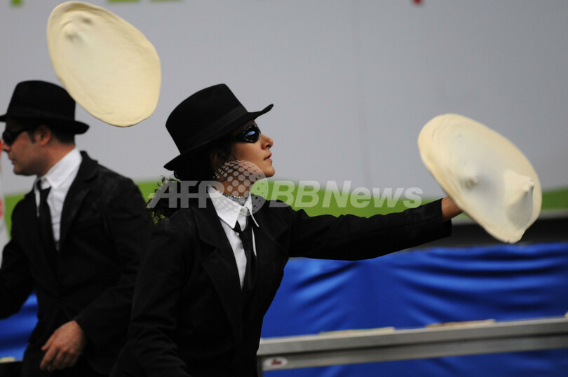 世界ピザ職人選手権、ピザ作りの妙技競い合う