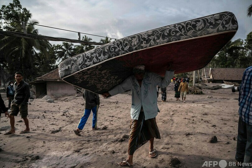 スメル山噴火で破壊された採砂の村 インドネシア