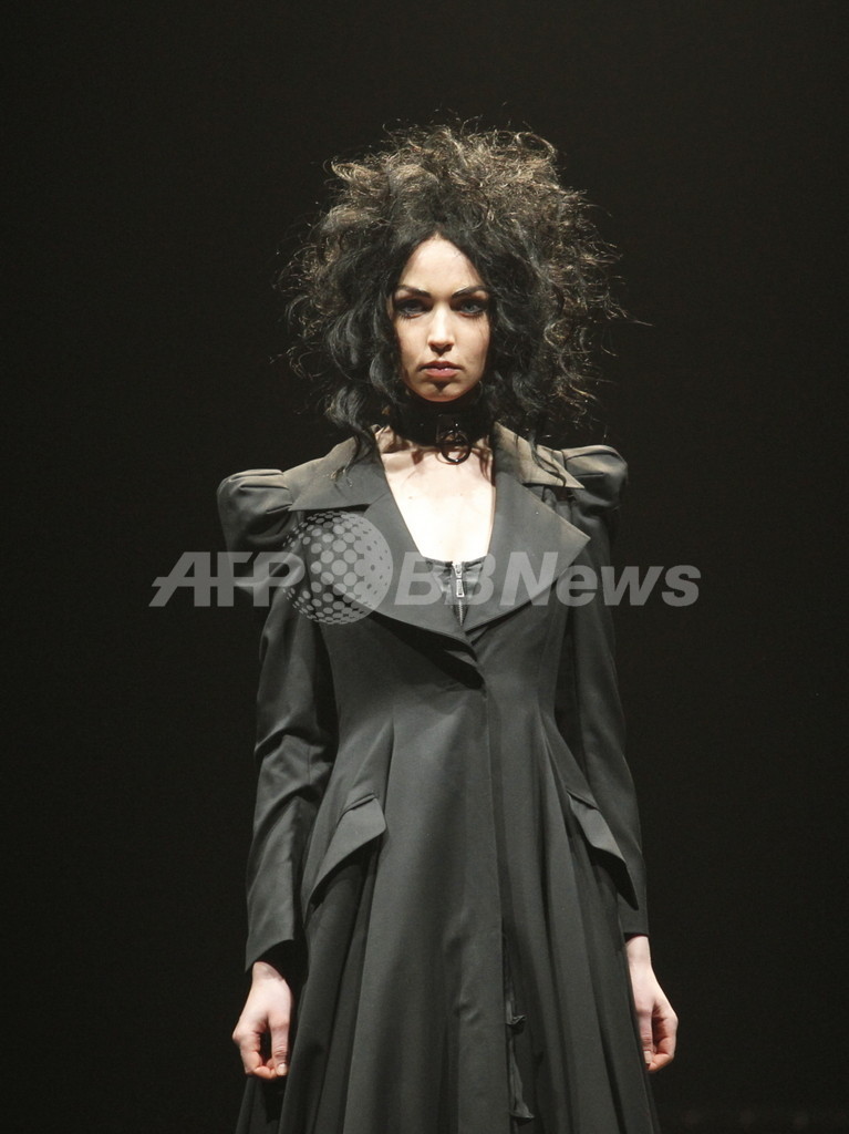 ＜13/14年秋冬東京コレクション＞アリス アウアア