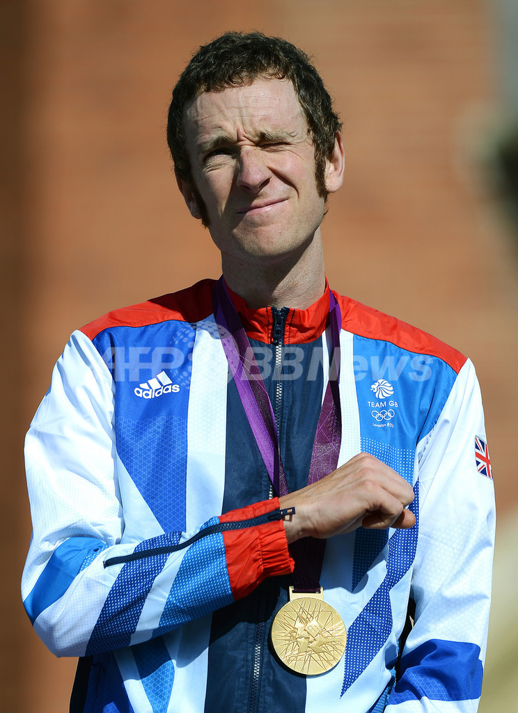 ツール覇者のウィギンスが交通事故に遭い負傷