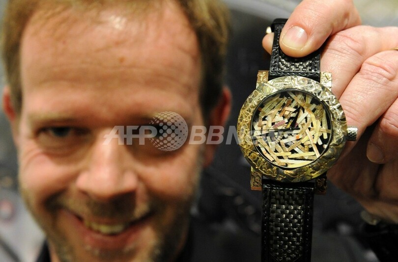 ユーロ紙幣切り刻んじゃいました、スイスの新作ユニーク腕時計