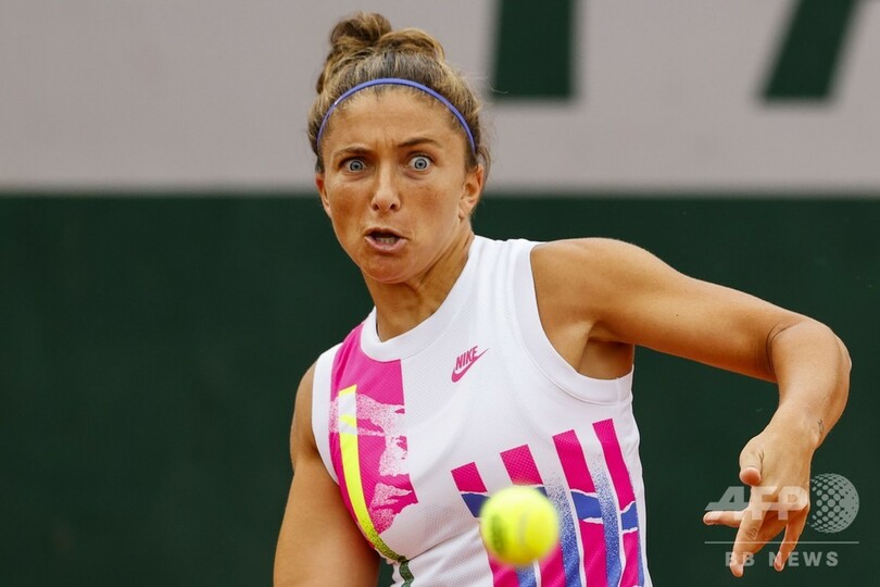 勝利選手が車椅子で退場、相手は「けがのふり」と非難 全仏OP