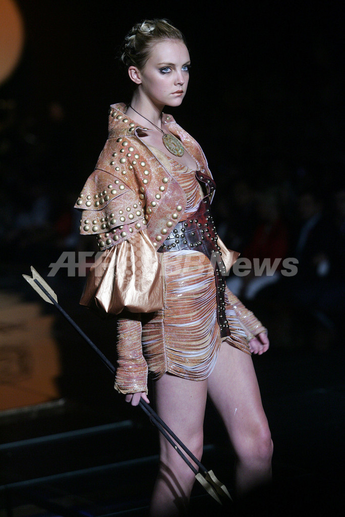 Basic Editions、北京市内で新作ファッションショー