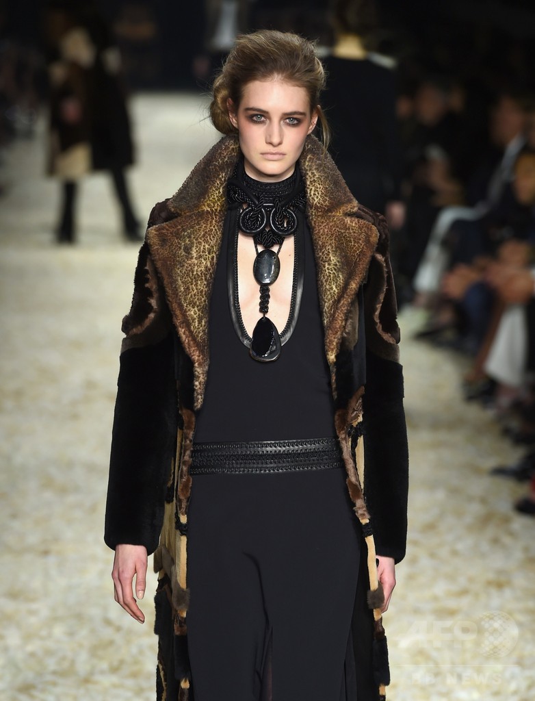 生まれ育ったサンタフェから着想を得たボヘミアンシック、「トム フォード」15/16年秋冬