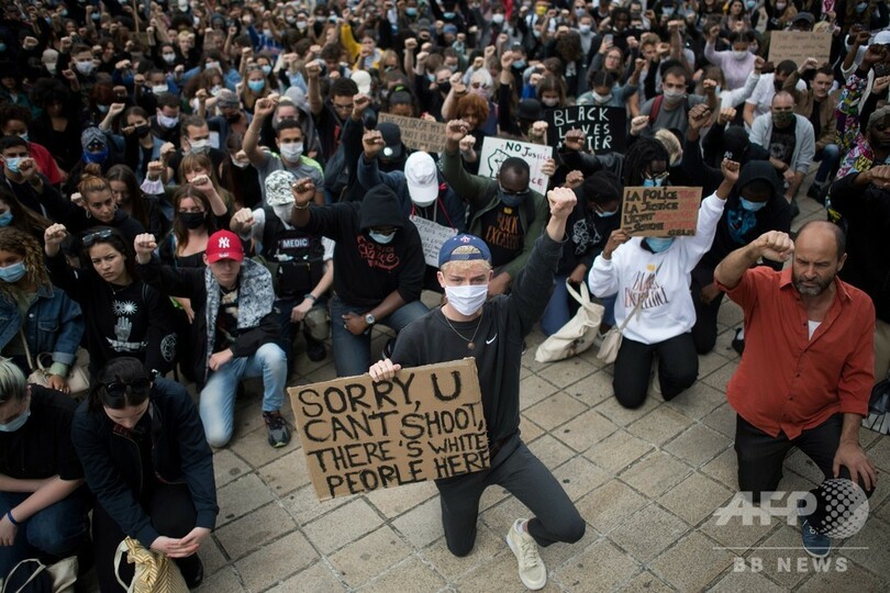 仏警察、首圧迫するチョークホールド禁止へ 抗議の高まり受け