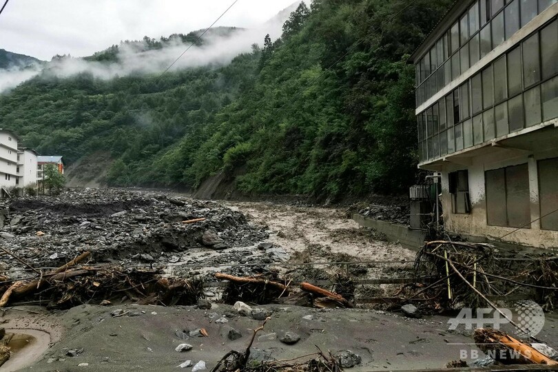 中国四川省で土石流が相次ぐ、9人死亡 10万人避難