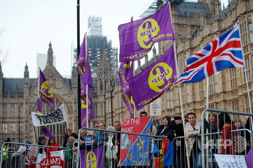 「裏切りをやめろ」 英EU離脱、当初予定日迎え賛成派怒り