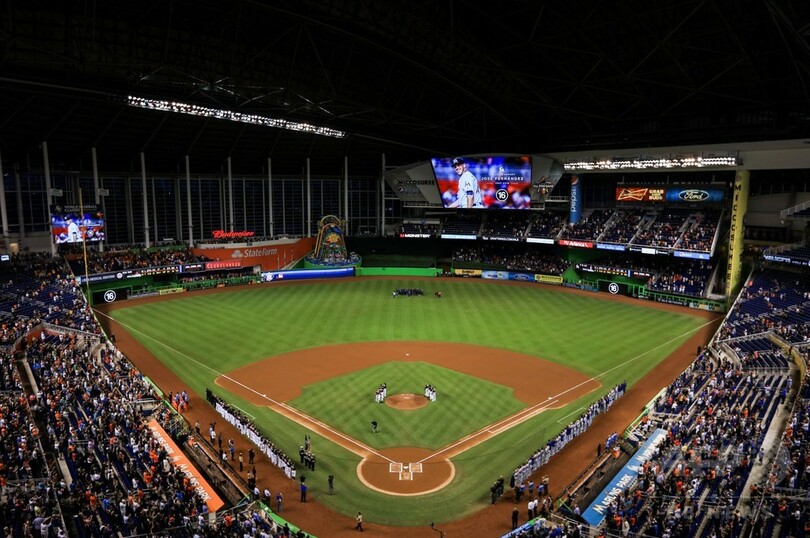 マーリンズが試合前にフェルナンデスを追悼、選手は背番号「16」を着用