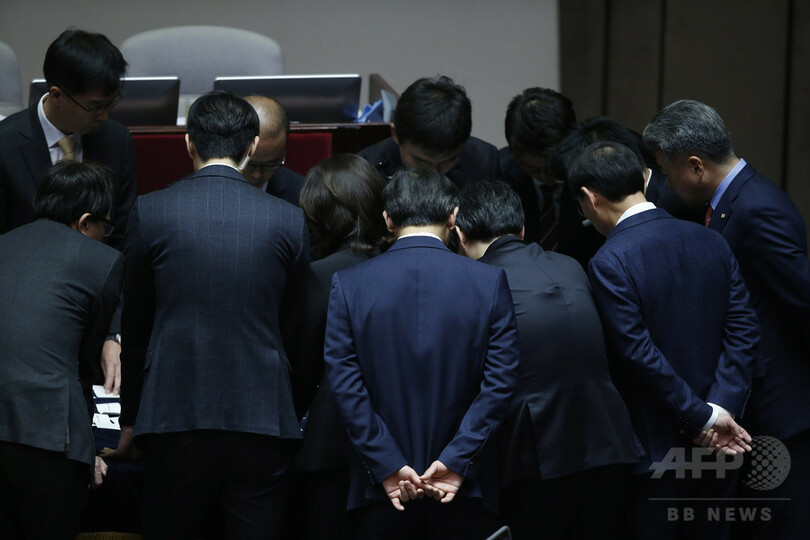 韓国国会、朴槿恵大統領の弾劾訴追案を可決