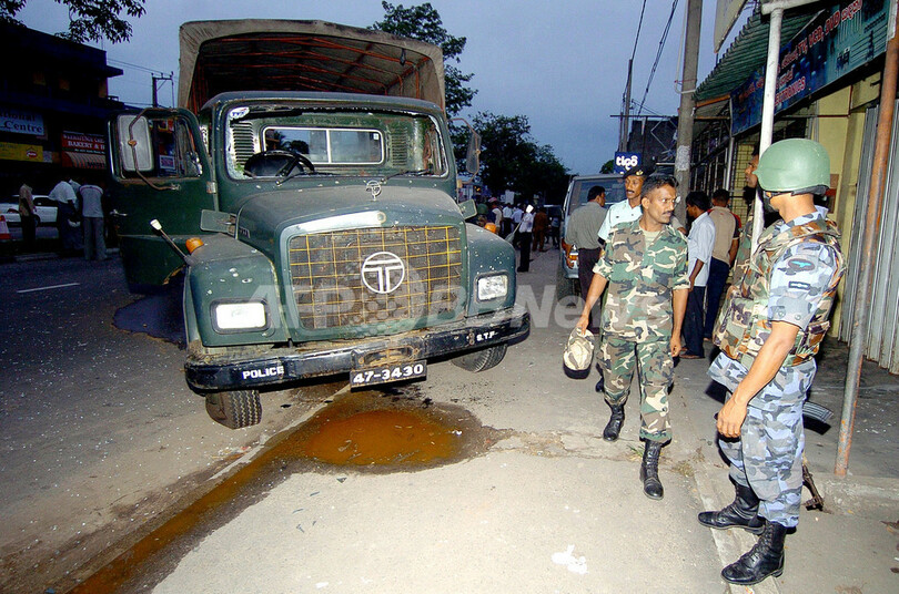 軍の車両を標的とした爆発で7人が死亡、39人が負傷
