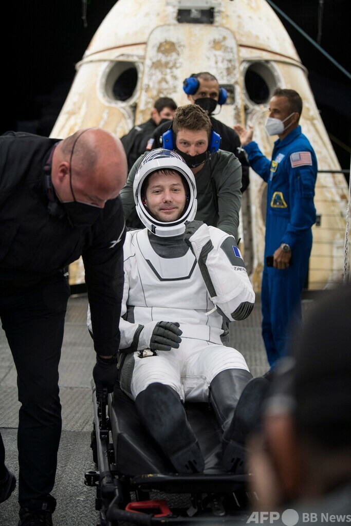 星出さん搭乗クルードラゴン、米フロリダ沖に着水
