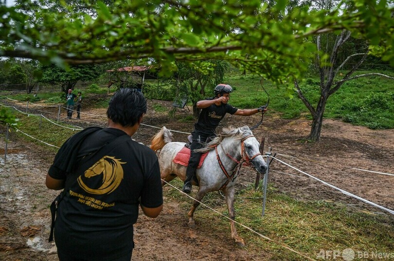 いにしえの弓馬術、スポーツとしてマレーシアで人気復活