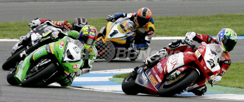 ＜スーパーバイク世界選手権 第5戦シルバーストーンGP＞ベイリス レース1の優勝を飾る - 英国