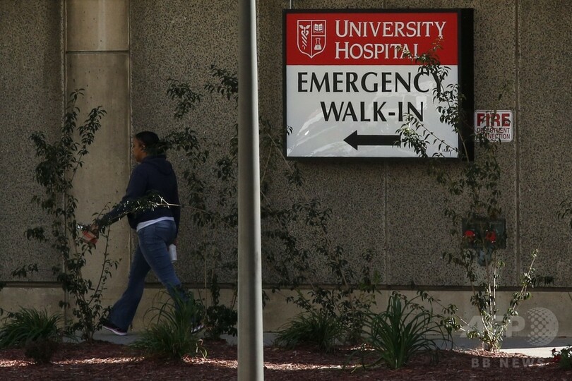 エボラ対策で自宅待機命じられた米看護師、自転車で外出