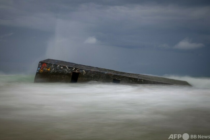 【今日の1枚】波間に戦争遺跡「大西洋の壁」 フランス